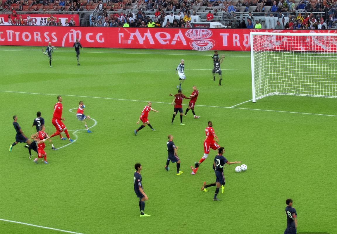 拜仁慕尼黑VS巴黎圣日耳曼：巅峰对决关键瞬间解析